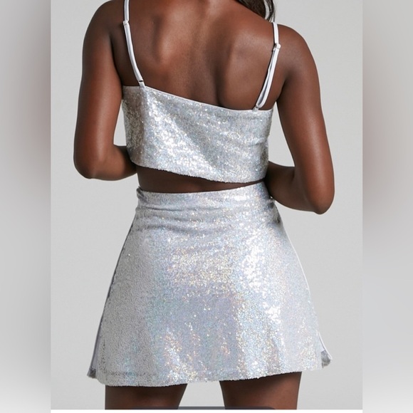 Showpo. Elswyth Sequin Crop Top Iridescent Silver Size 10 - Picture 9 of 9